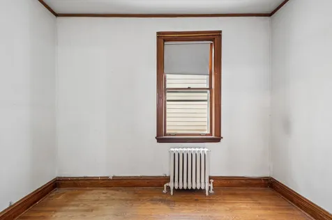 3039 North Gresham Avenue Chicago IL 60618