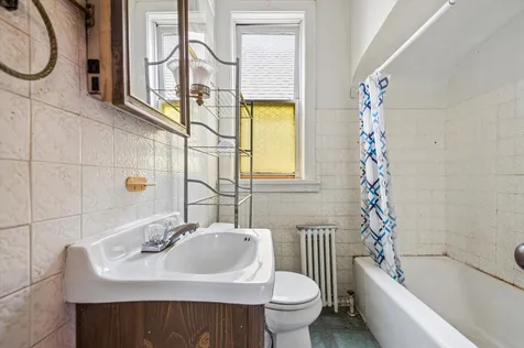 3039 North Gresham Avenue Chicago IL 60618