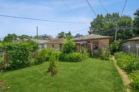 3039 North Gresham Avenue Chicago IL 60618