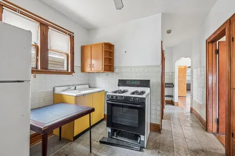 3039 North Gresham Avenue Chicago IL 60618