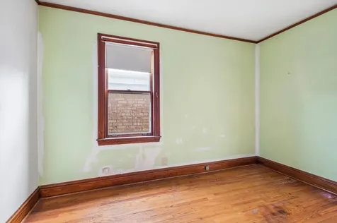 3039 North Gresham Avenue Chicago IL 60618