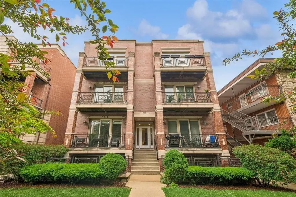 4239 North Keystone Avenue Chicago IL 60641