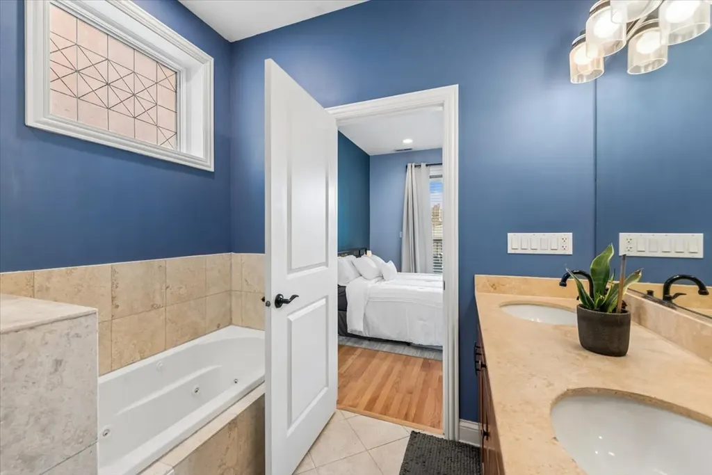 4239 North Keystone Avenue Chicago IL 60641
