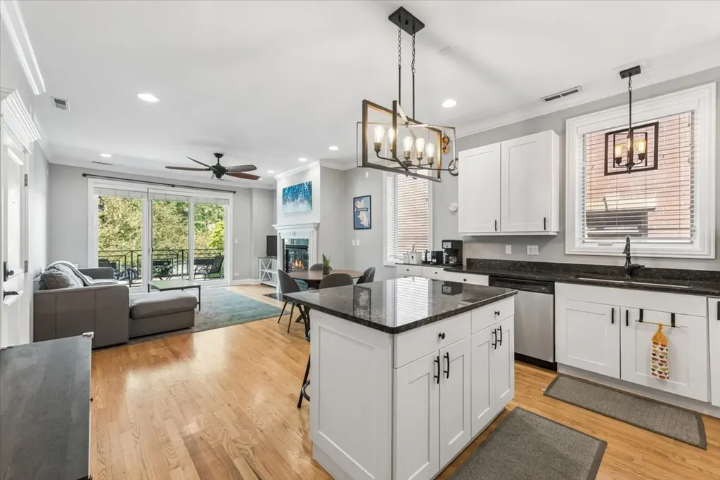 4239 North Keystone Avenue Chicago IL 60641
