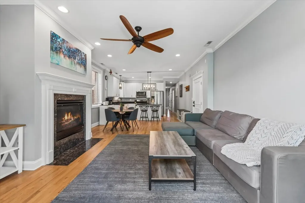 4239 North Keystone Avenue Chicago IL 60641