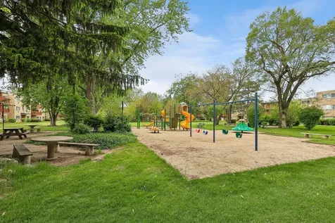 718 Dempster Street Mount Prospect IL 60056