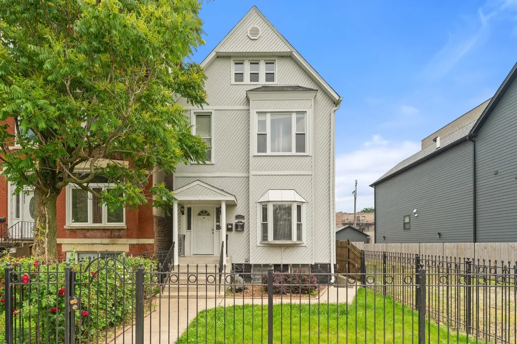 4339 South Indiana Avenue Chicago IL 60653