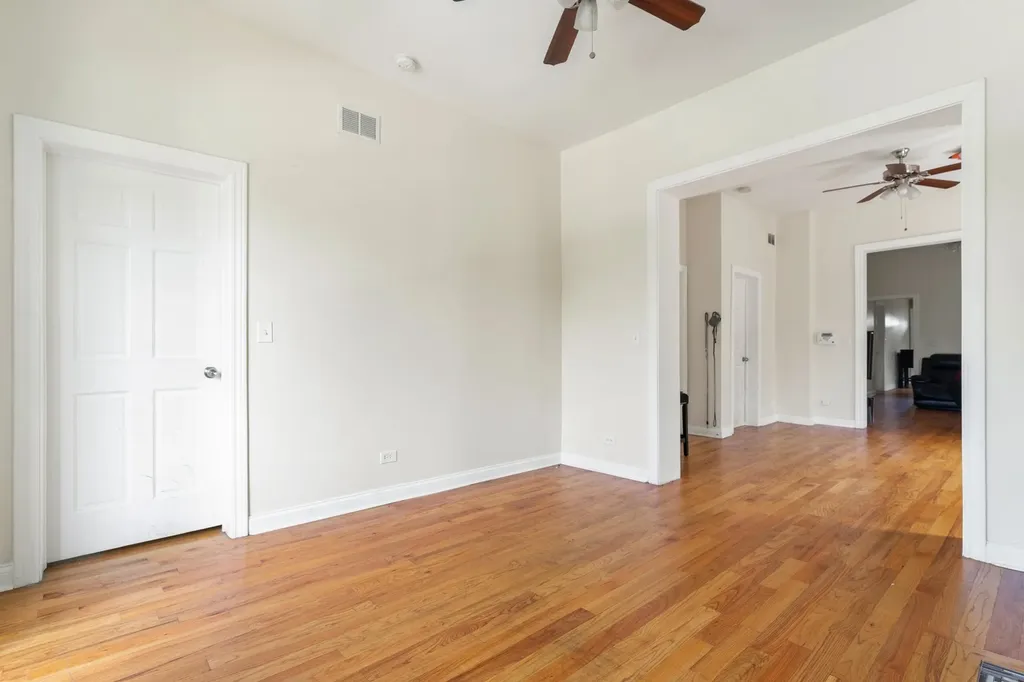 4339 South Indiana Avenue Chicago IL 60653
