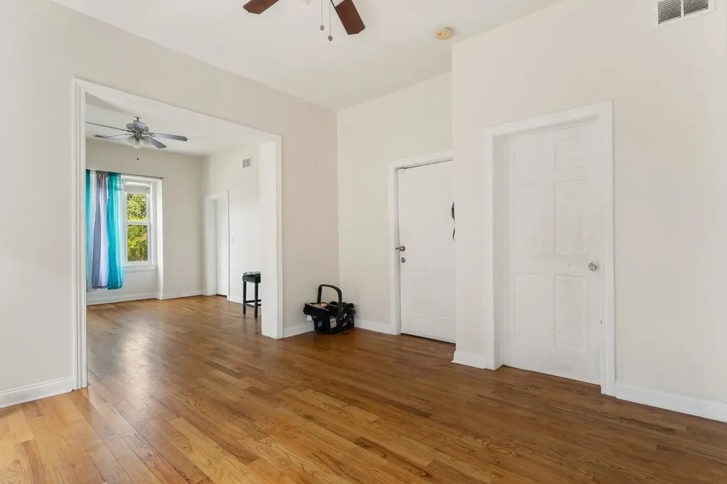4339 South Indiana Avenue Chicago IL 60653