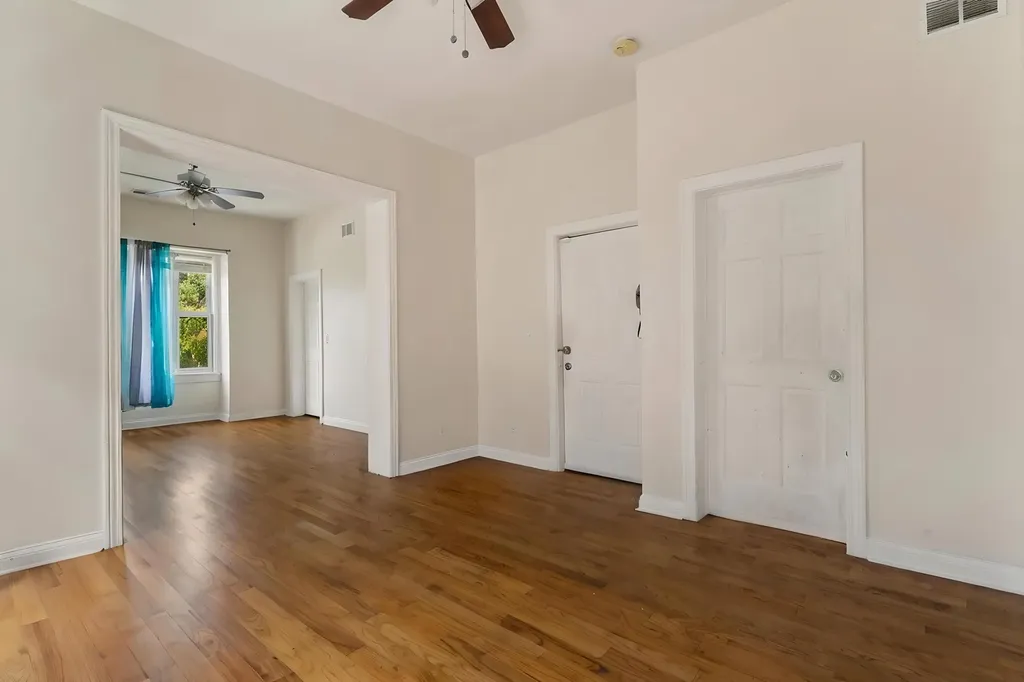 4339 South Indiana Avenue Chicago IL 60653