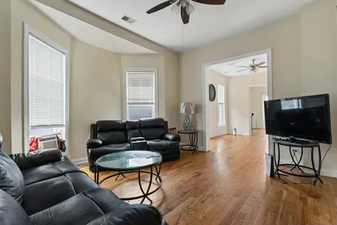 4339 South Indiana Avenue Chicago IL 60653