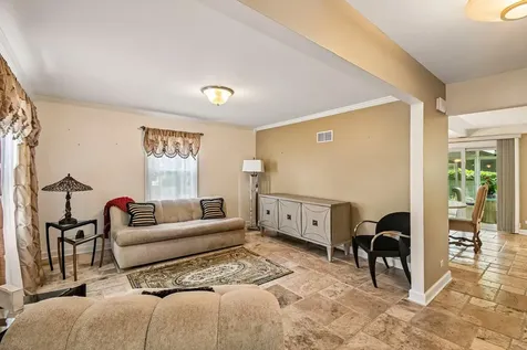 7 Columbus Parkway Buffalo Grove IL 60089