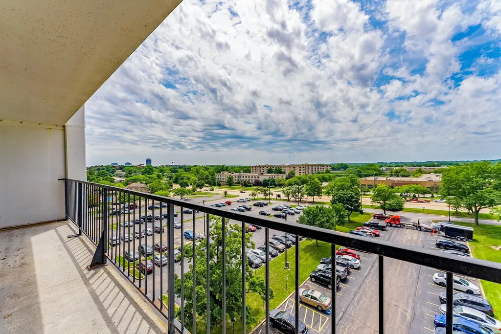 2005 South Finley Road Lombard IL 60148