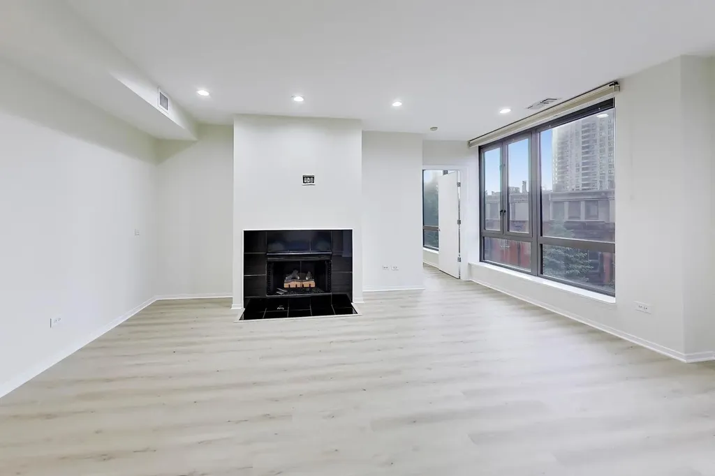 400 North Clinton Street Chicago IL 60654