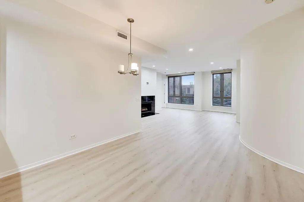 400 North Clinton Street Chicago IL 60654