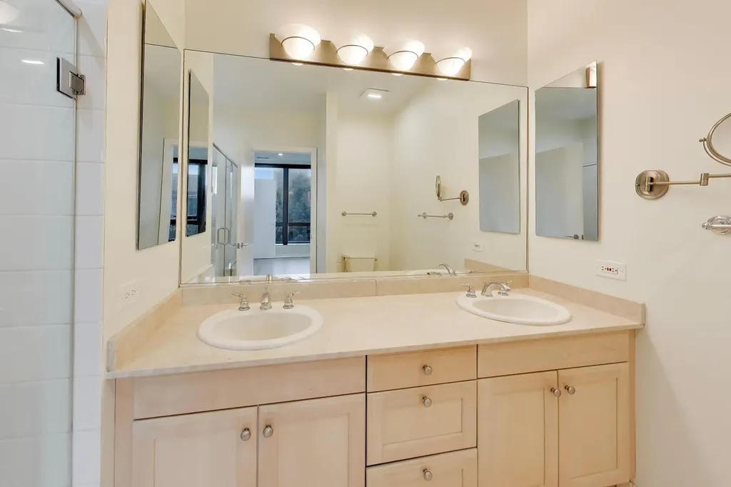 400 North Clinton Street Chicago IL 60654