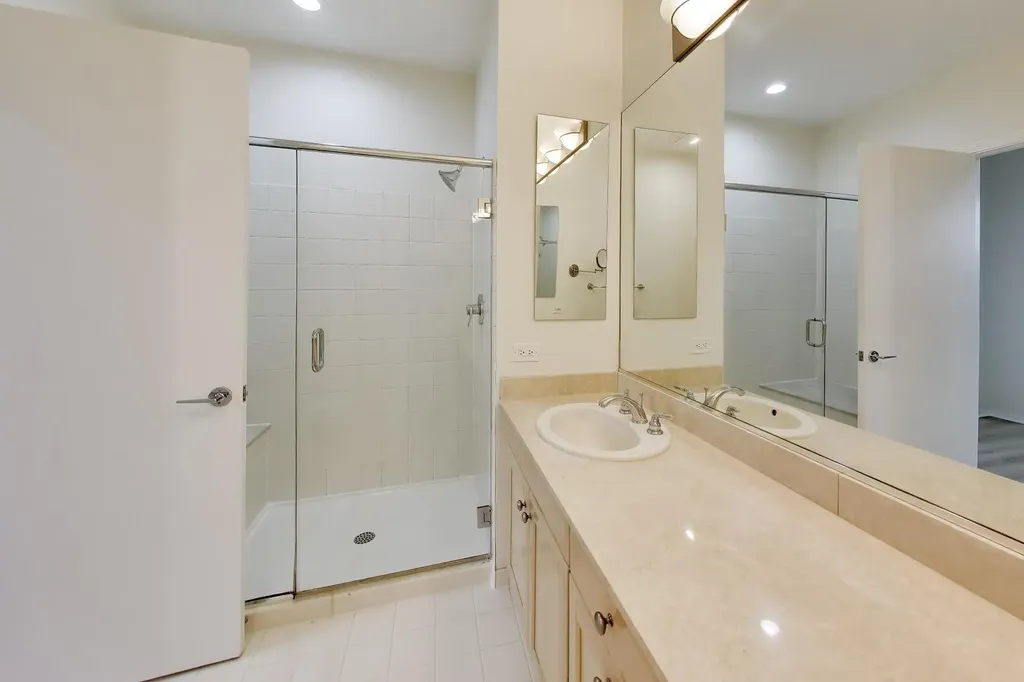 400 North Clinton Street Chicago IL 60654