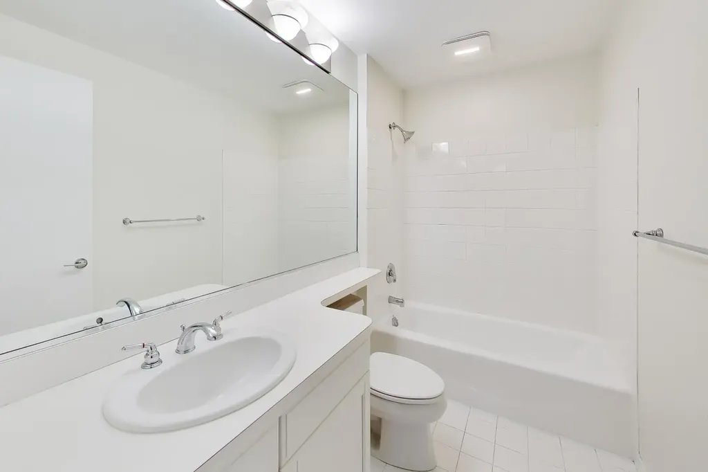 400 North Clinton Street Chicago IL 60654