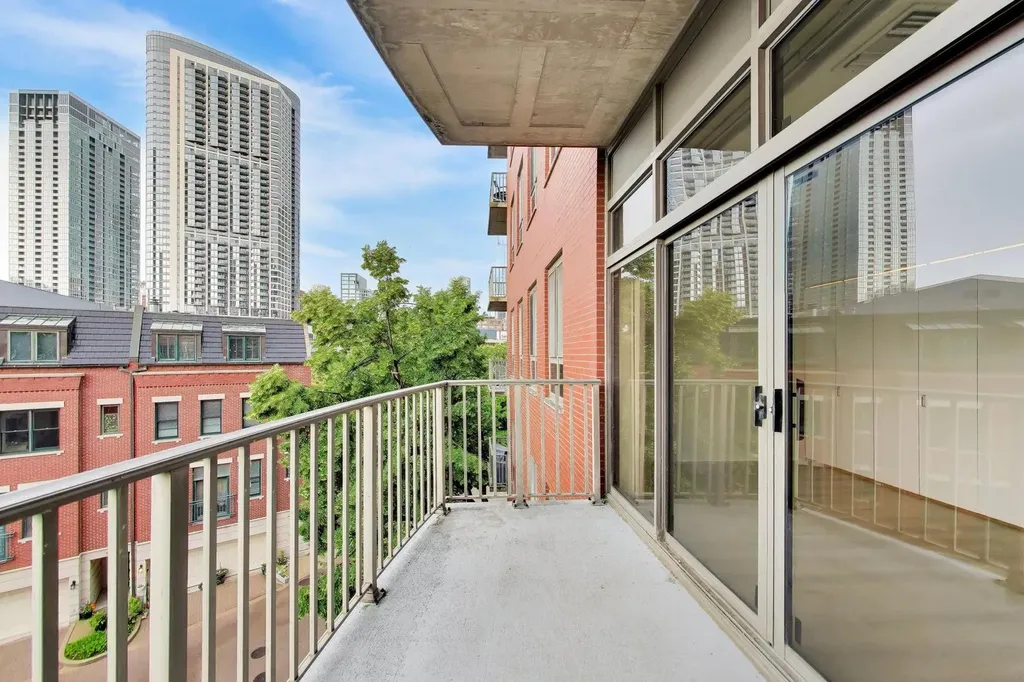 400 North Clinton Street Chicago IL 60654