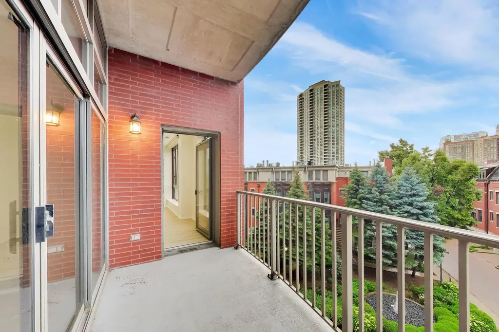 400 North Clinton Street Chicago IL 60654