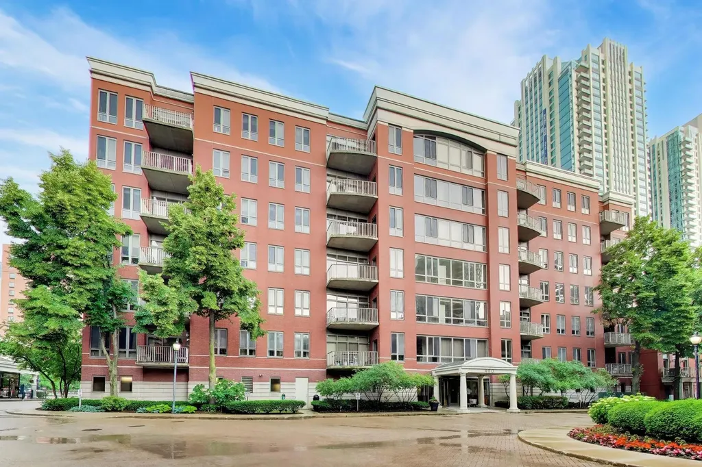 400 North Clinton Street Chicago IL 60654