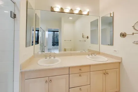 400 North Clinton Street Chicago IL 60654