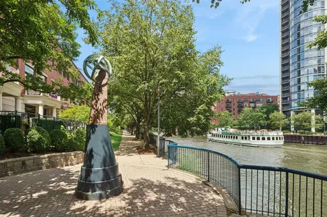 400 North Clinton Street Chicago IL 60654