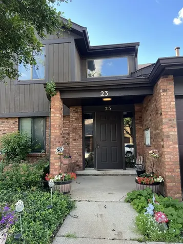 23 Creekside Circle Elgin IL 60123