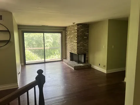 23 Creekside Circle Elgin IL 60123