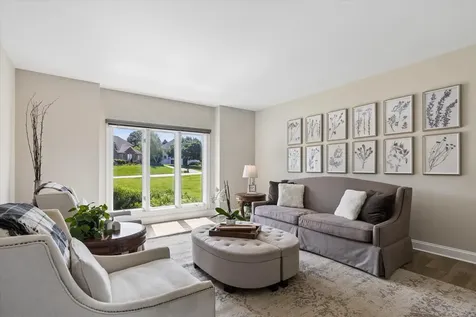 10 Bordeaux Court Oakwood Hills IL 60013