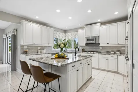 10 Bordeaux Court Oakwood Hills IL 60013