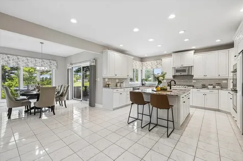 10 Bordeaux Court Oakwood Hills IL 60013