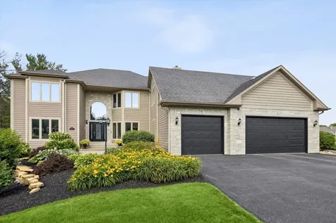 10 Bordeaux Court Oakwood Hills IL 60013