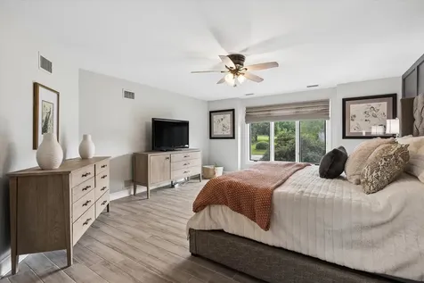 10 Bordeaux Court Oakwood Hills IL 60013