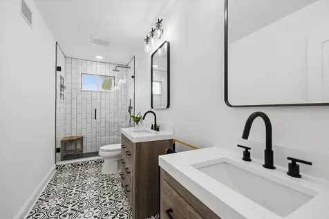 10 Bordeaux Court Oakwood Hills IL 60013