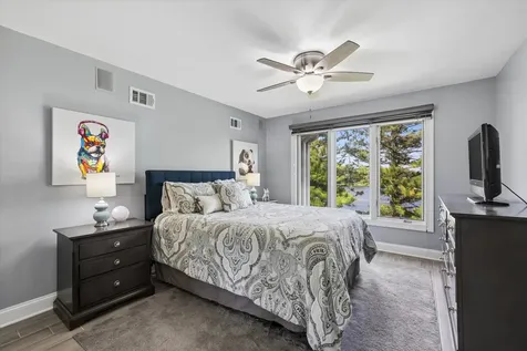 10 Bordeaux Court Oakwood Hills IL 60013