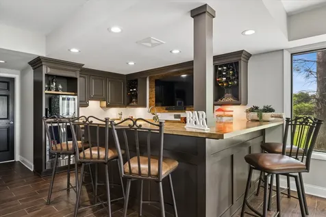 10 Bordeaux Court Oakwood Hills IL 60013