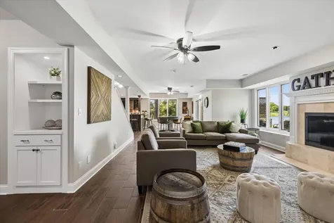 10 Bordeaux Court Oakwood Hills IL 60013