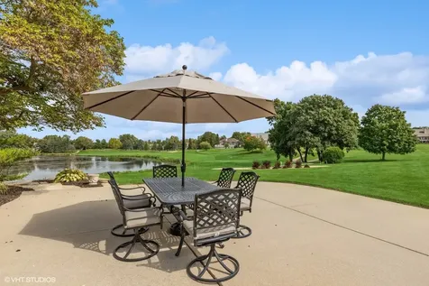 10 Bordeaux Court Oakwood Hills IL 60013