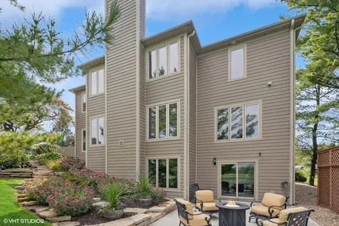 10 Bordeaux Court Oakwood Hills IL 60013