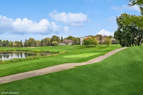 10 Bordeaux Court Oakwood Hills IL 60013