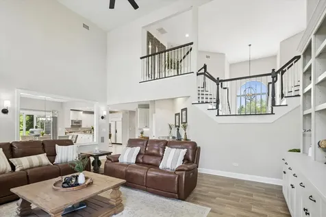 10 Bordeaux Court Oakwood Hills IL 60013