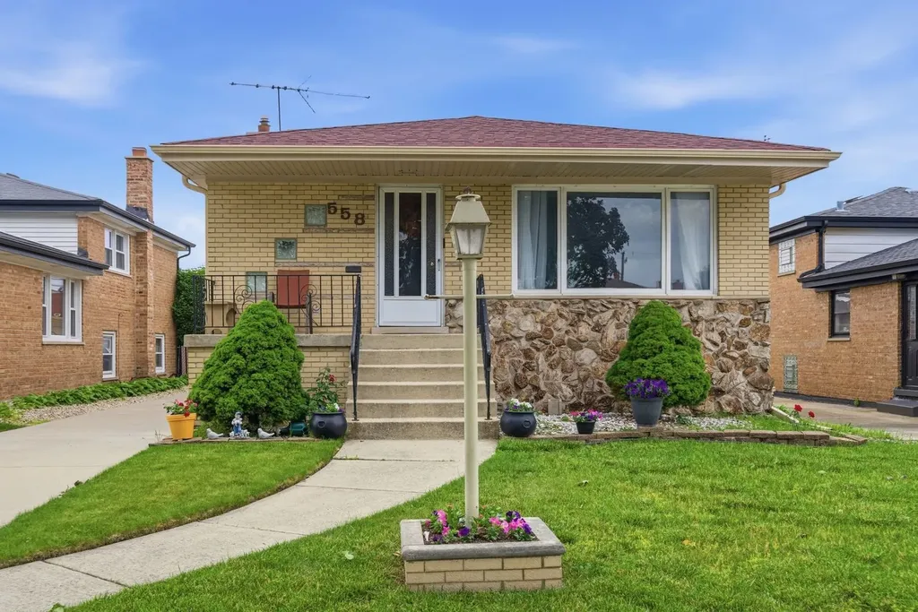 558 Manistee Avenue Calumet City IL 60409