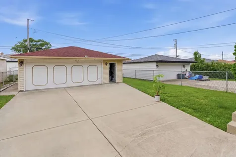 558 Manistee Avenue Calumet City IL 60409