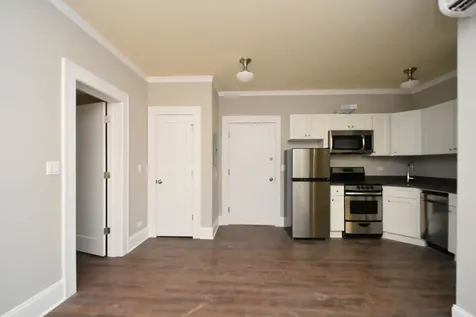 817 West Lakeside Place Chicago IL 60640