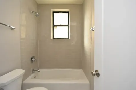 817 West Lakeside Place Chicago IL 60640