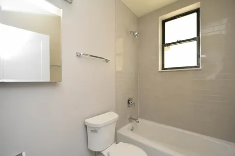 817 West Lakeside Place Chicago IL 60640