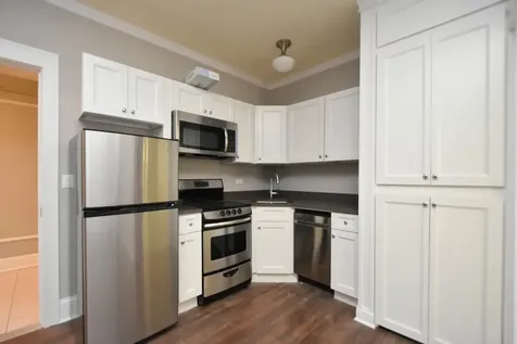 817 West Lakeside Place Chicago IL 60640