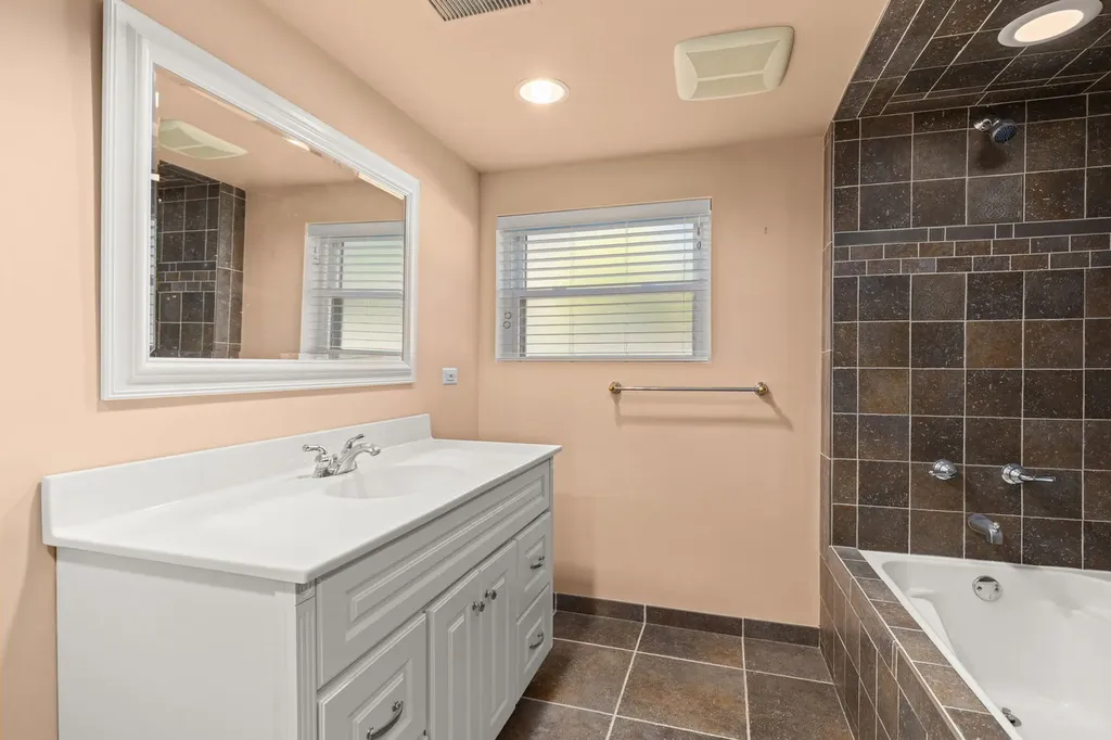 3N445 Jill Court Elmhurst IL 60126