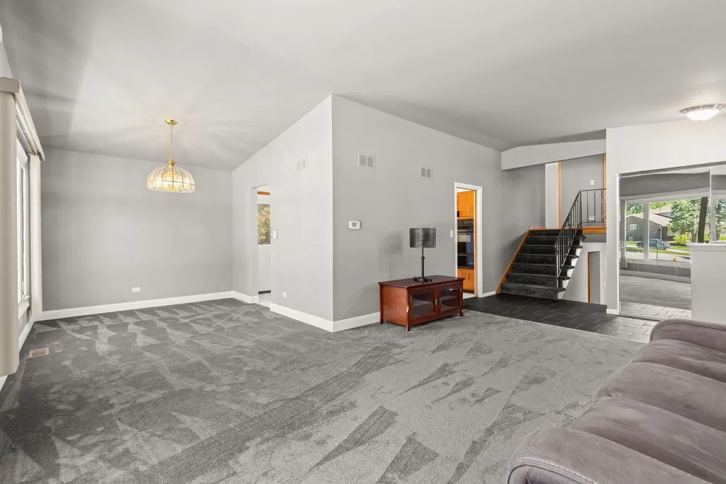 3N445 Jill Court Elmhurst IL 60126